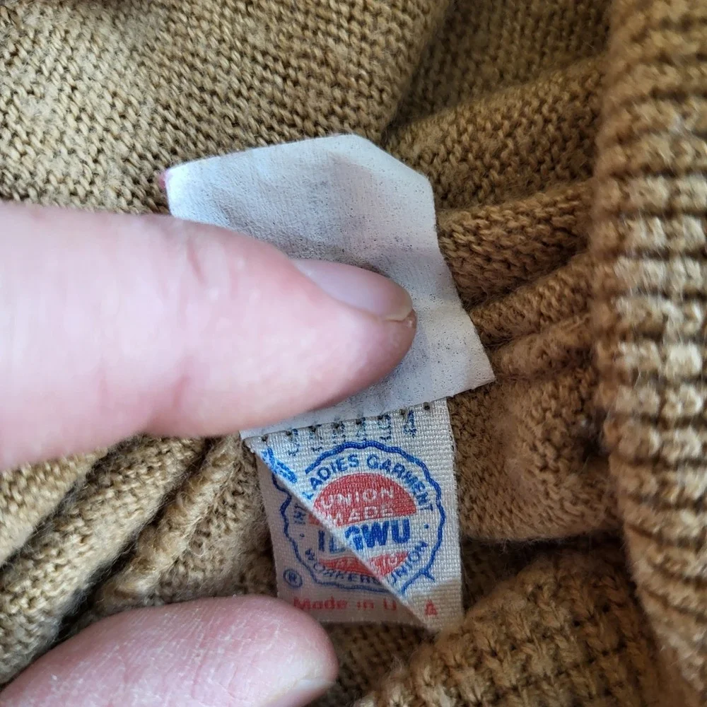 Vintage Izod Lacoste V-Neck Sweater Camel Tan Orlon Acrylic ILGWU USA Large
